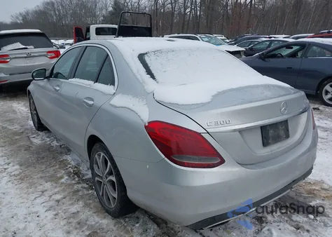 2018 Mercedes-Benz C 300 4Matic из США, поврежденный, VIN 55SWF4KB2JU241977